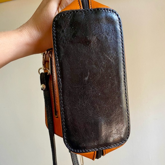 VTG Florence Italian Leather Mini Crossbody - Picture 11 of 16